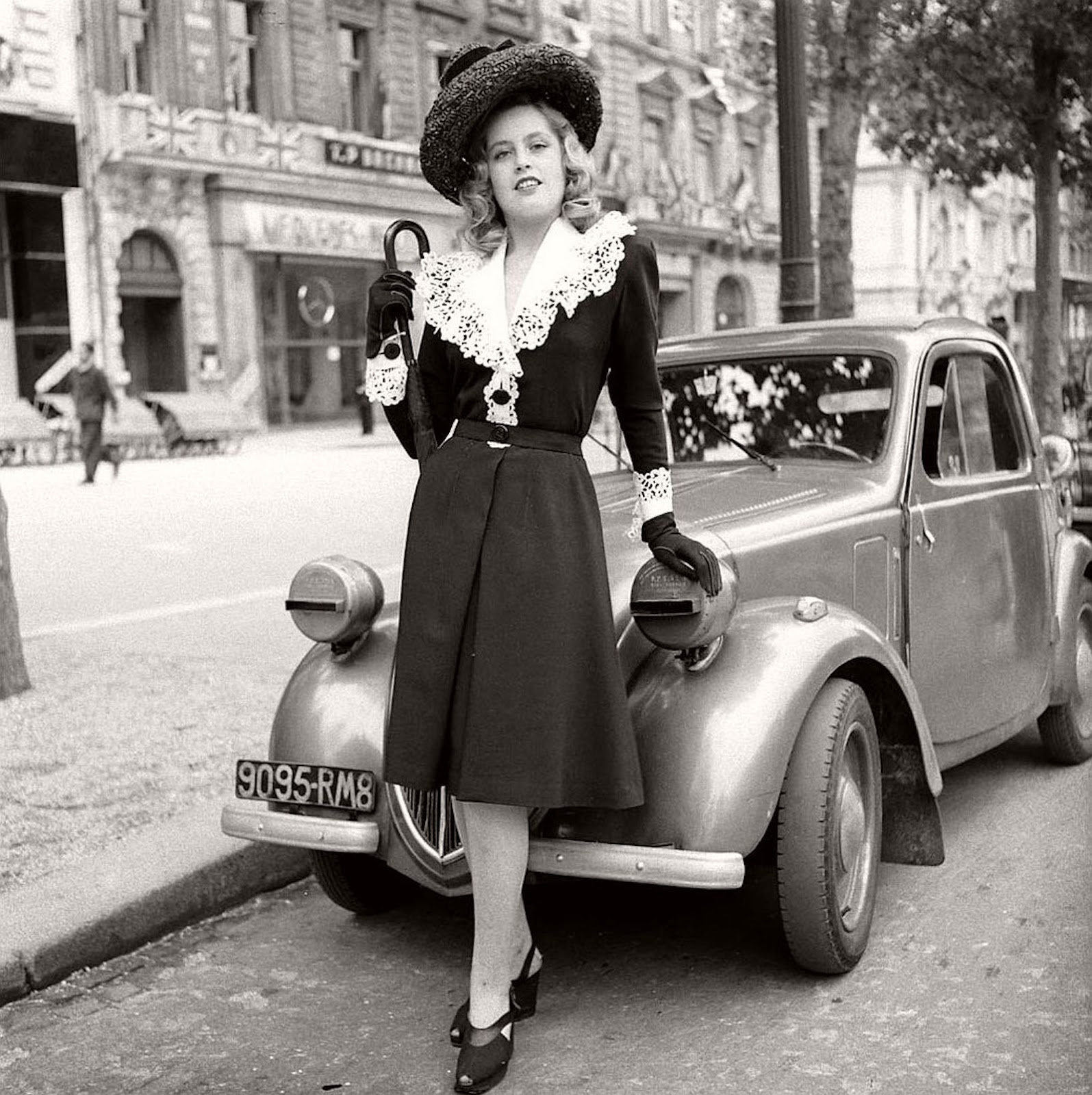 Ретро стиль москва. Мода Германия 1940годо. Мари-Шанталь модель Париж 50е. Мода Парижа 1940. Ретро фотосессия.