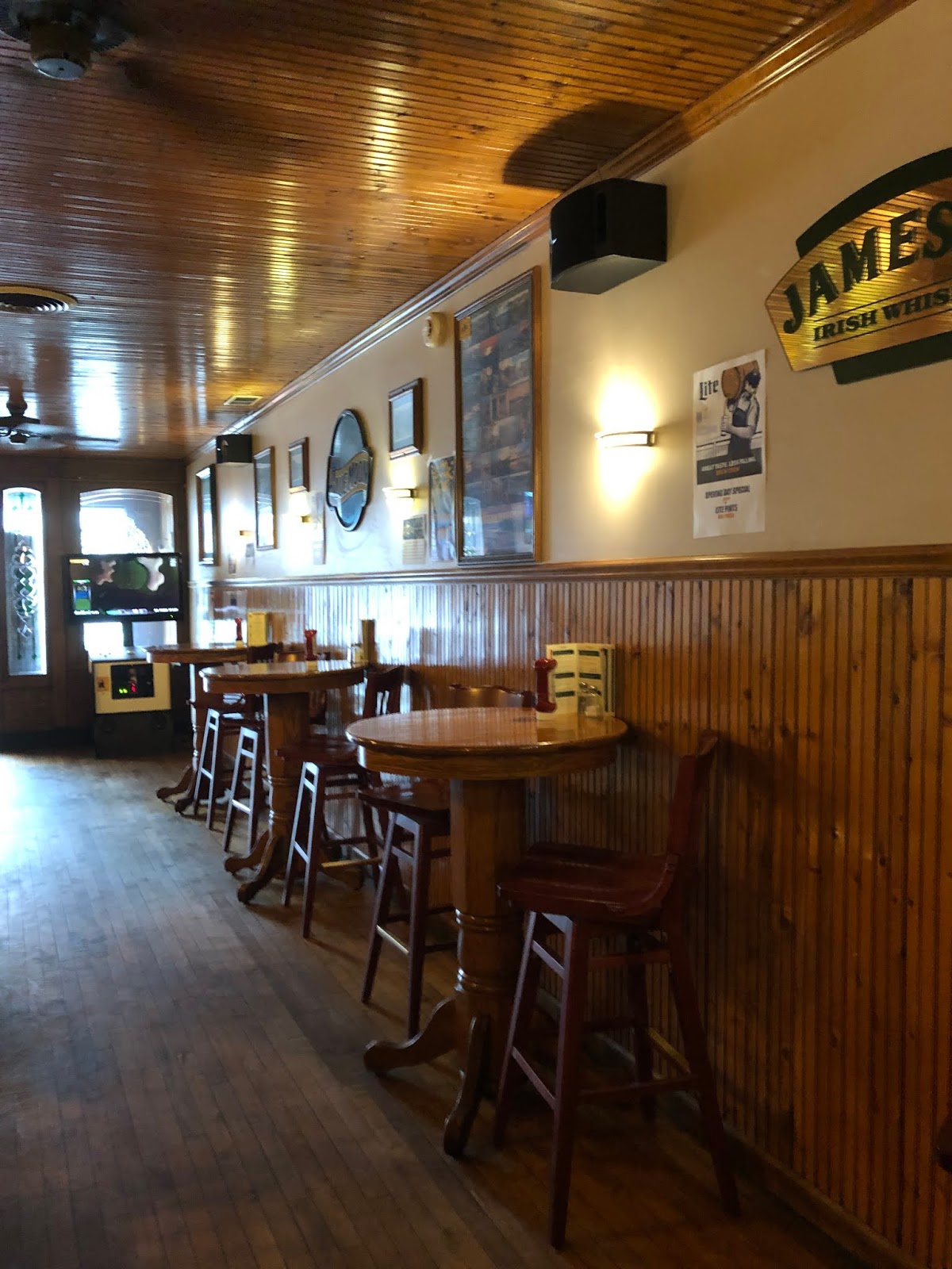 Travels of a Commoner A commoner dines (and drinks) at the Brazen Head