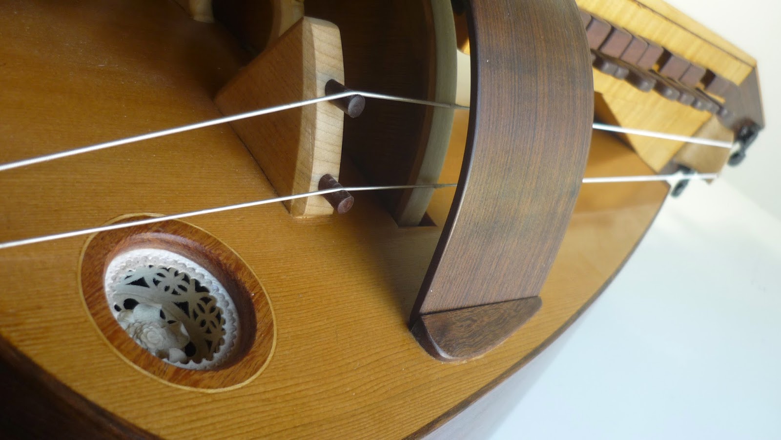 Facundo Bordas Luthier Instrumentos Antiguos : Zanfona contemporanea ...