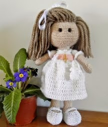 http://www.galamigurumis.com/mi-primera-comunion-patron-de-muneca/