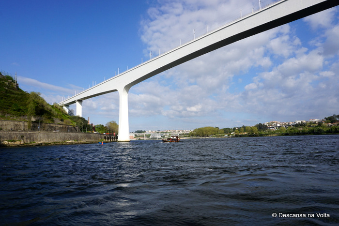 Passeio de barco 6 pontes do Rio Douro
