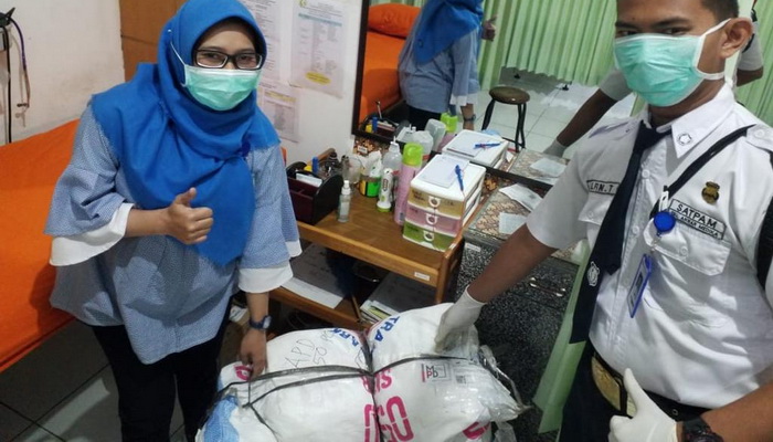 Masyarakat Profesional untuk Demokrasi Kirim APD ke Rumah Sakit
