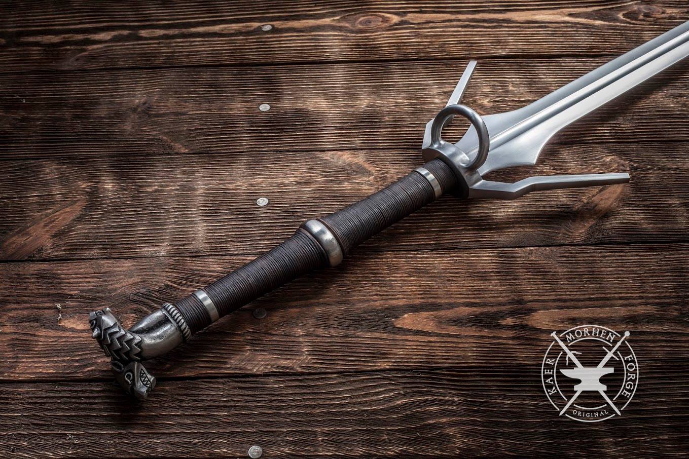 ведьмак махакамский сигиль. ведьмак 1 серебряные мечи. серебряный меч ведьмака. ведьмачий серебряный меч ведьмак 3. ведьмачий меч.