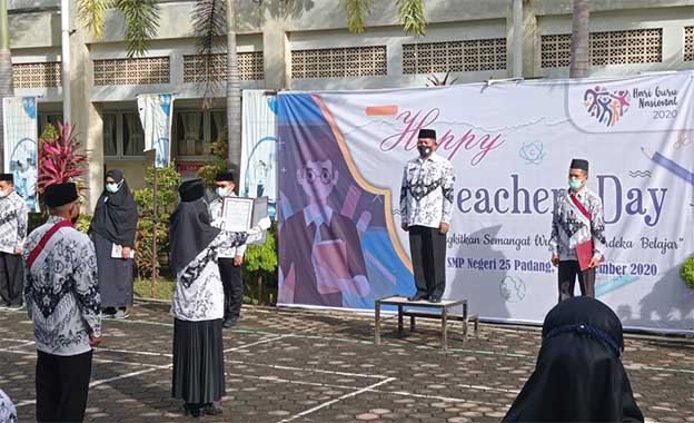 Hari Guru Nasional di SMP 25 Padang