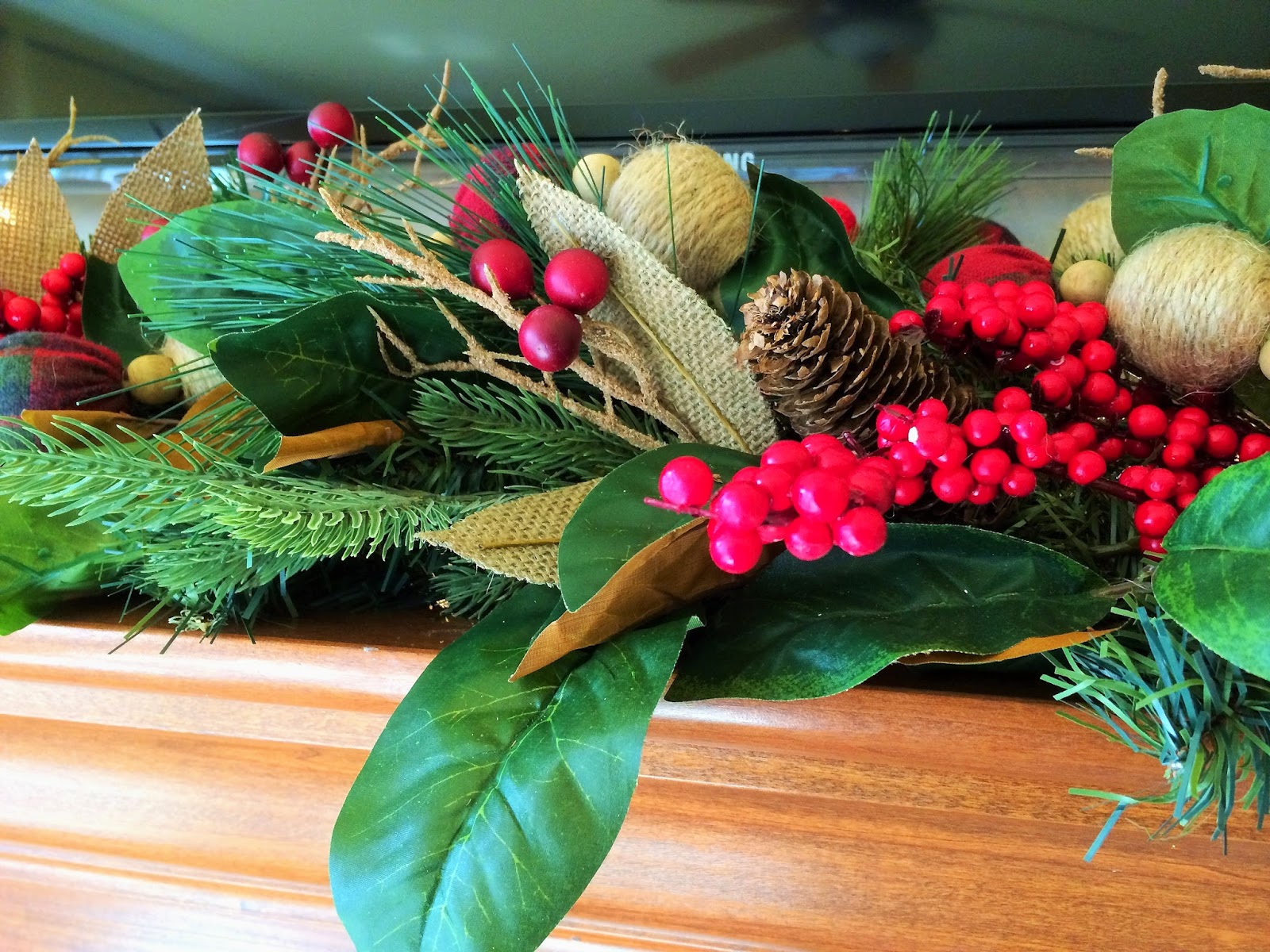 {Jessica Stout Design}: Layered Holiday Mantle Garland