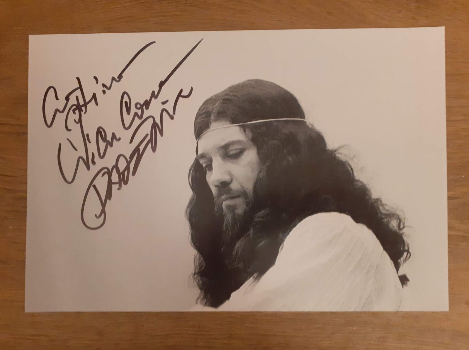 Pass and classify 1970s folk rock guitar player