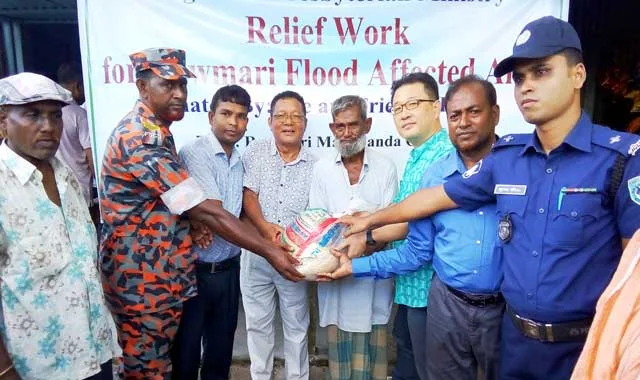 Distribution of relief among five hundred families in the Rowmari