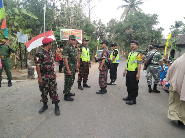 Babinsa Bayat Amankan Festival Batik Tingkat Kabupaten Klaten