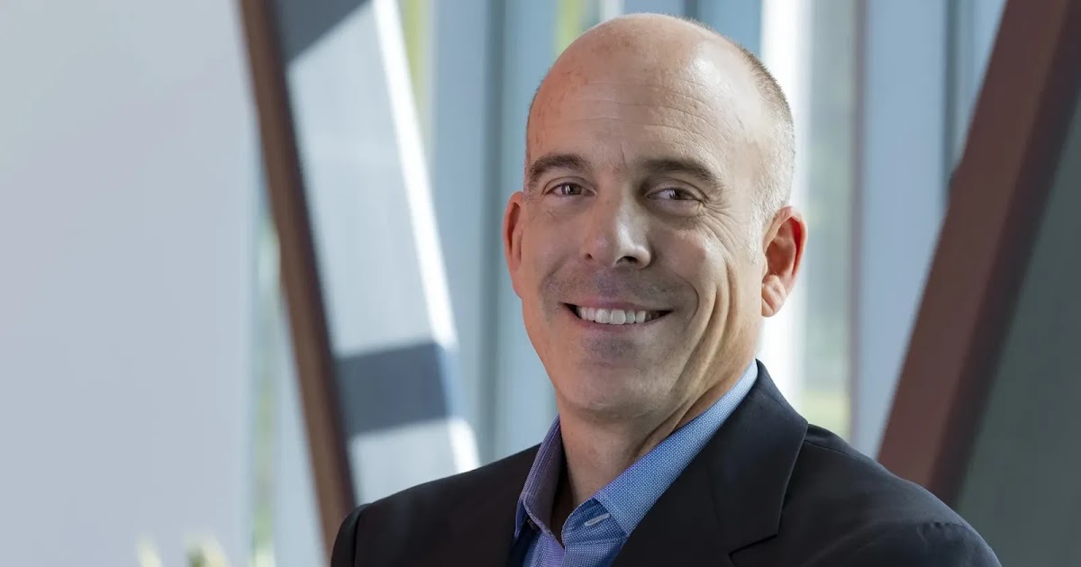 Doug Bowser, presidente da Nintendo of America, parabeniza Microsoft e