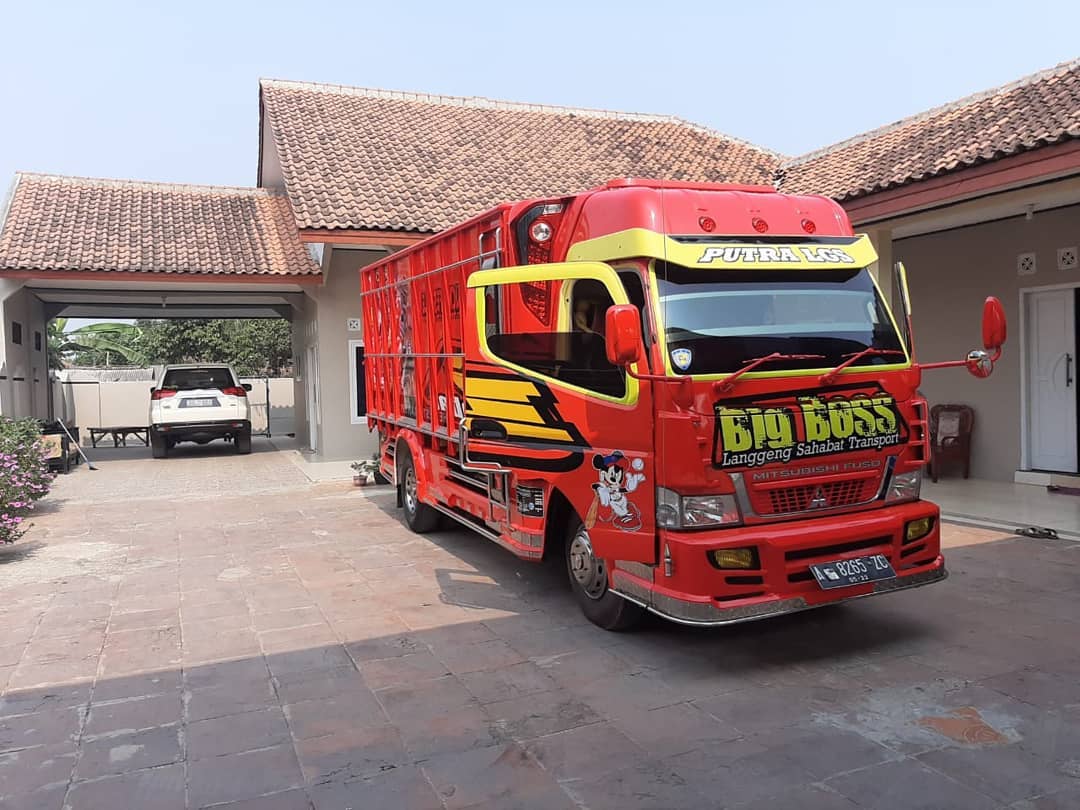 Modifikasi Truck Mitsubishi Canter Full Variasi Warna Merah Siap NGebut