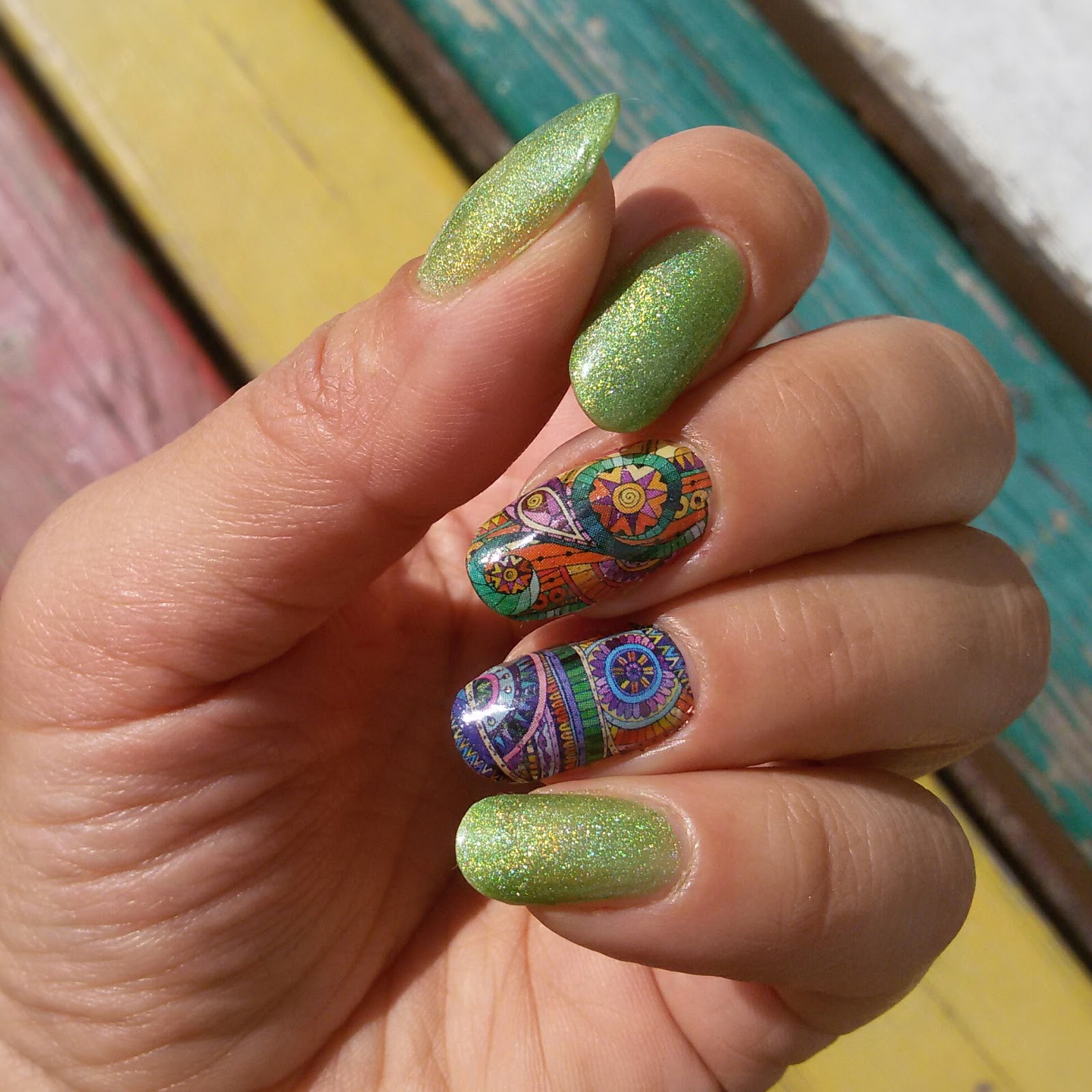 белые точки на ногтях на ногтях. сушка для лака для ногтей. один искусник писал даже на ногтях. идеи аэрографии на ногтях. прикольный маникюр для подростков.