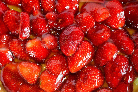 tarta de fresas con nata (crema de leche)