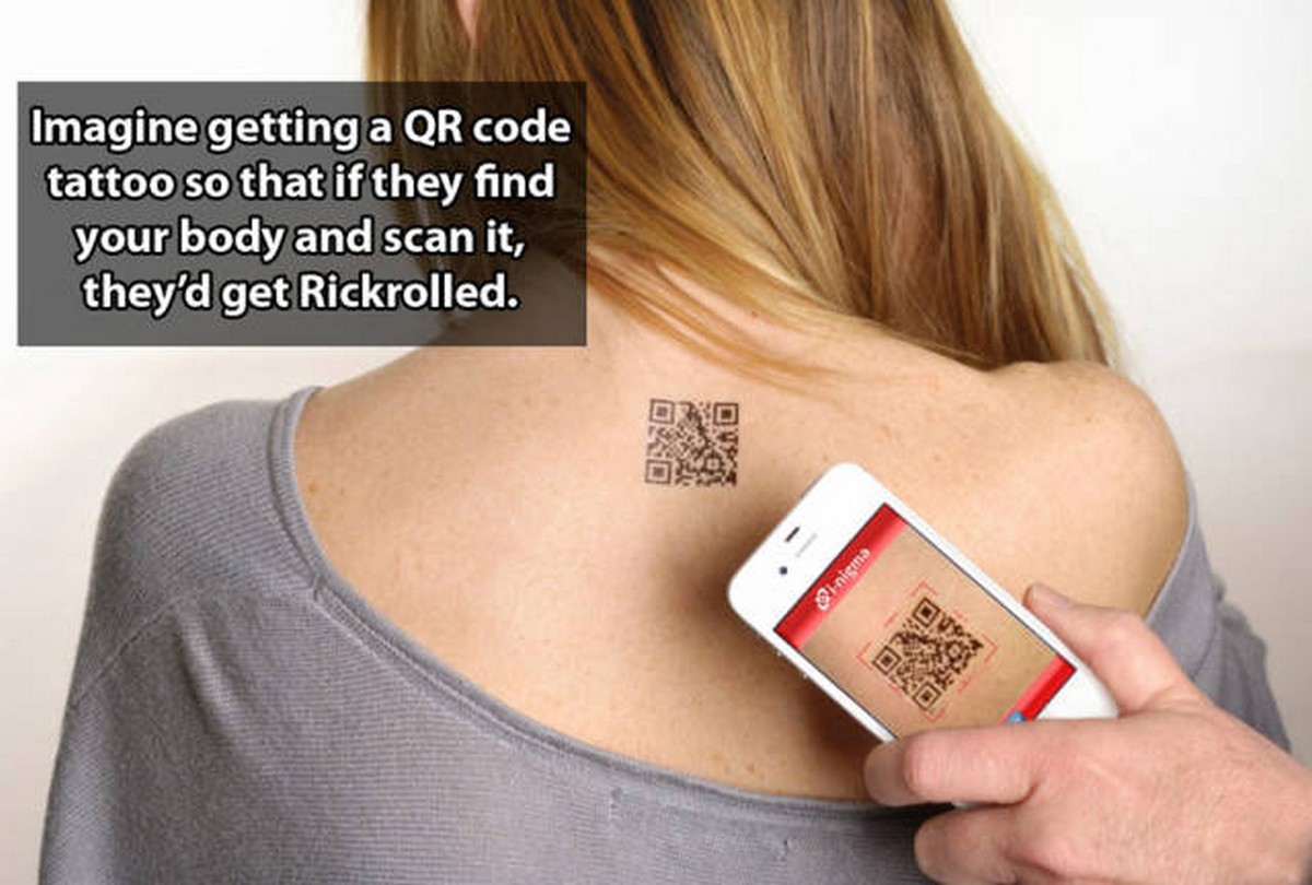 Код на рикролл. Тату QR код. QR код RICKROLL. QR код на Rick Roll. Татуировка с QR кодом рикролл.