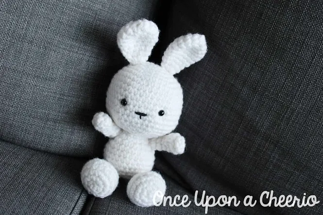 Classic Bunny Amigurumi FREE Crochet Pattern