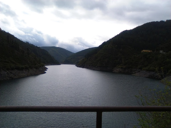 Vistas del embalse de Salime desde uno de los miradores. Camino Primitivo