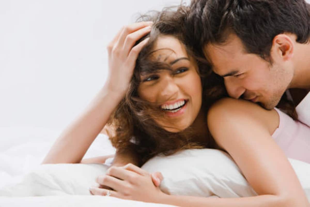 10 Signs That Shows That A Girl Truly Loves You