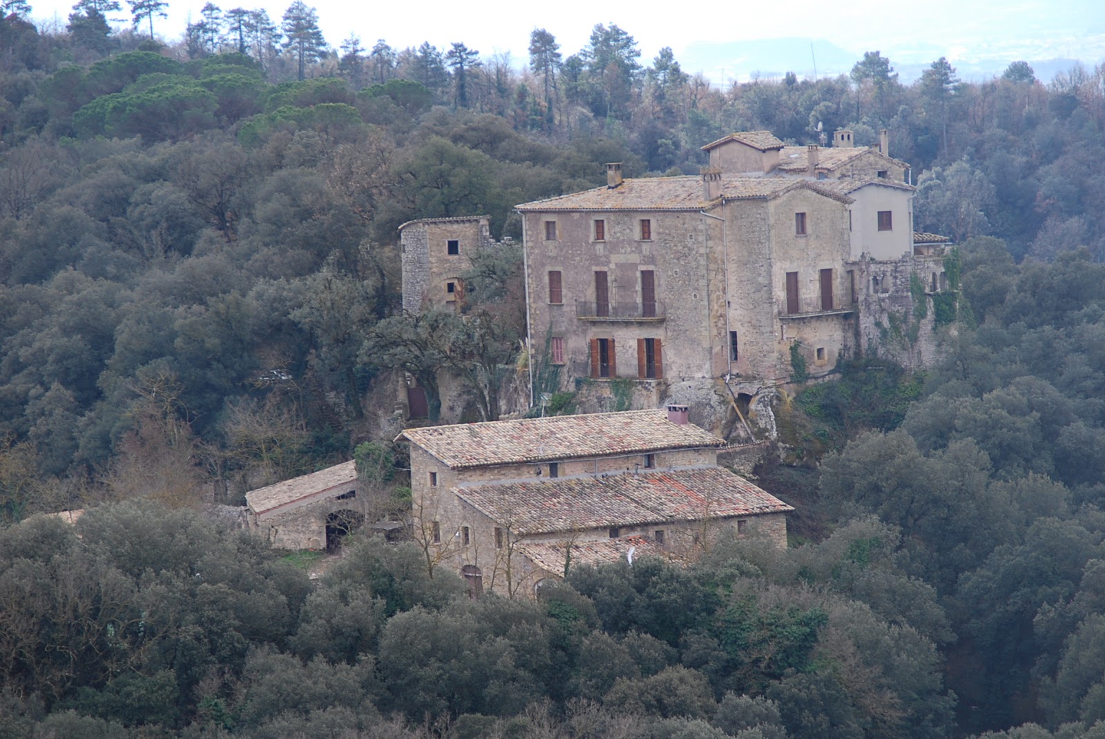 Pequeña montaña (senderismo en familia) Savassona