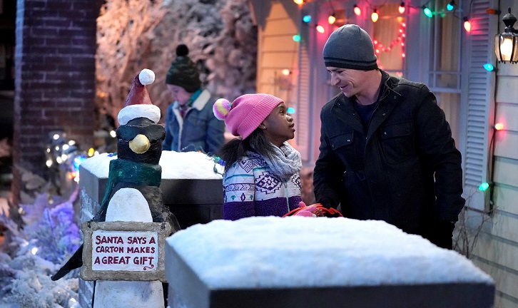 The Connors - Episode 2.09 - Smoking Penguins and Santa on Santa Action - Promotional Photos + Press Release