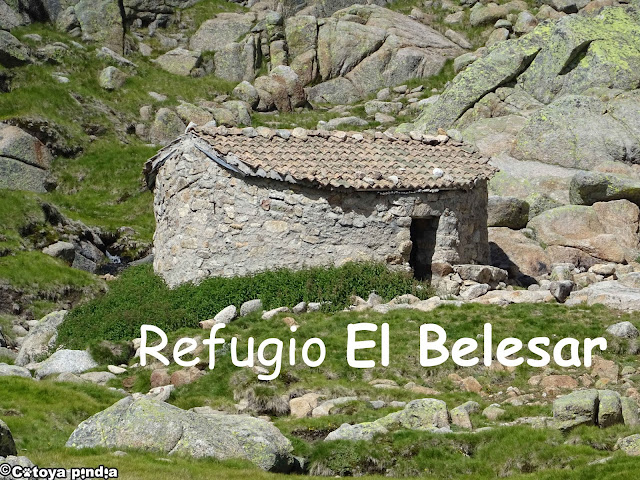 Refugio no guardado en la Senda de la Garganta de Bohoyo en la Sierra de Gredos.