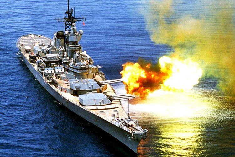 USS Lowa, 2. Dünya Savaşı'nın yeni nesil 4 süper savaş gemisinden biriydi.