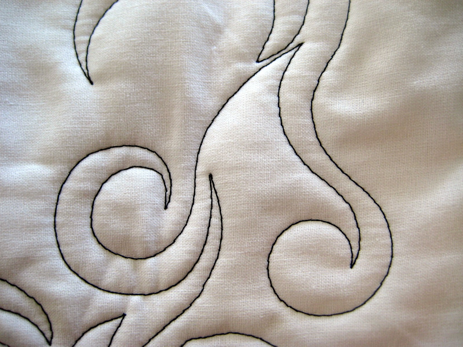 Spirals and scrolls for beginners in free motion quilting