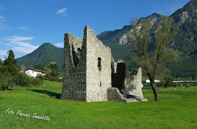 Novaledo (Trentino - Italië) - De ruïnes van de Tor Quadra