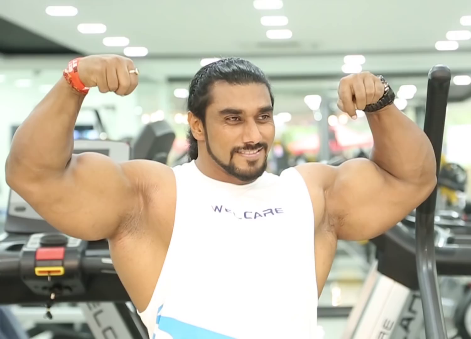 Индийский бодибилдер Sangram Chougule