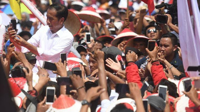 Survei LSI: 76,3 Persen Pemilih Jokowi Menyatakan Ekonominya Memburuk Survei LSI: 76,3 Persen Pemilih Jokowi Menyatakan Ekonominya Memburuk