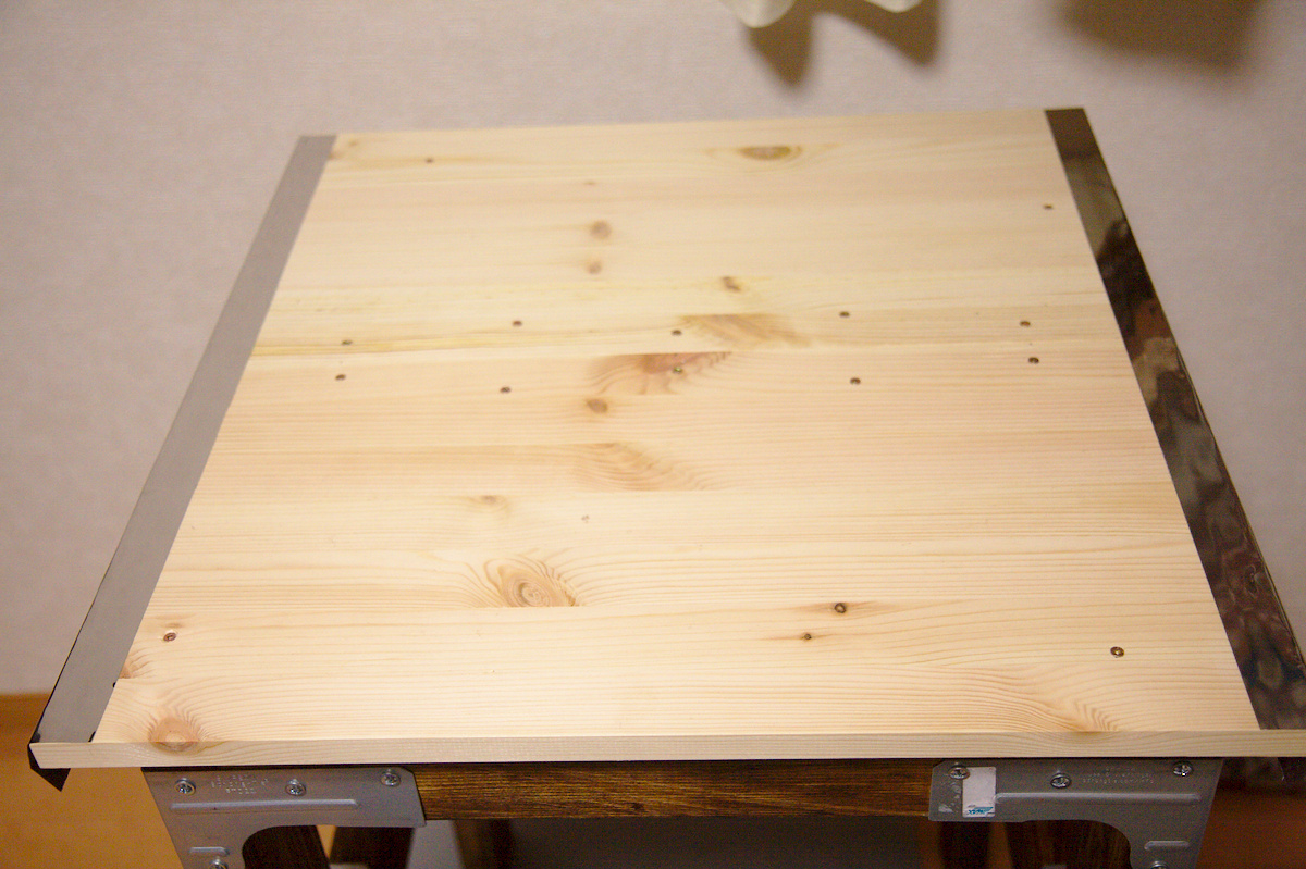 キッチン作業台DIY (4) ー 天板ステンレスシート貼り編