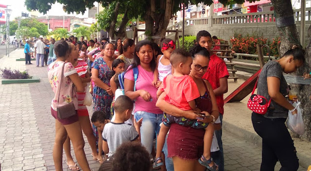 Jacobina: Acija entrega 650 presentes para as crianças na Praça Rio Branco