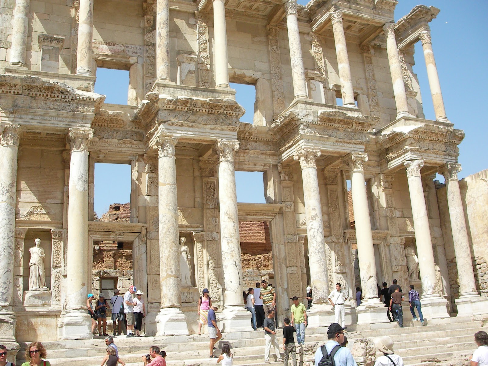 La Biblioteca De Celso De Éfeso Kismondo
