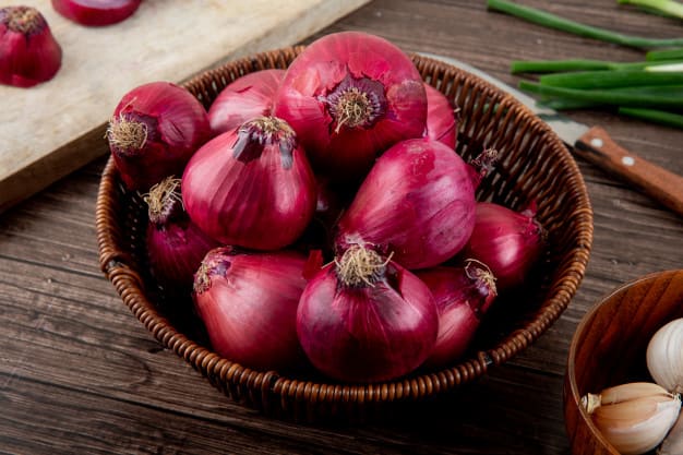 What are the benefits of red onions for the body