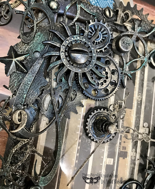 Anat Weksler Industrial table clock for Finnabair