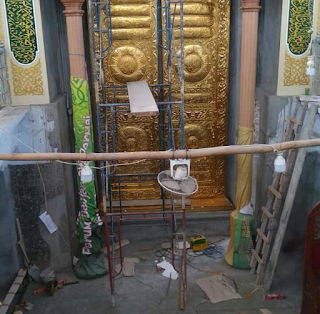 Replika pintu masjid Nabawi juga selalu di pesan oleh konsumen untuk memperindah tampilan dekorasi di dalam mesjid.