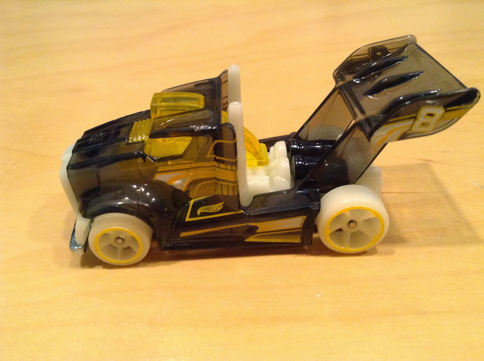 Julian's Hot Wheels Blog: Rig Storm (2015 Night Storm - Glow in the Dark)