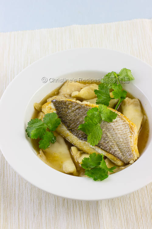 煎魚柳配蠔菇清湯 Pan-Fried Snapper and Oyster Mushroom in Soup01