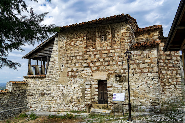 Iglesia de Sta. María Blanquerna, Berat - Albania, por El Guisante Verde Project