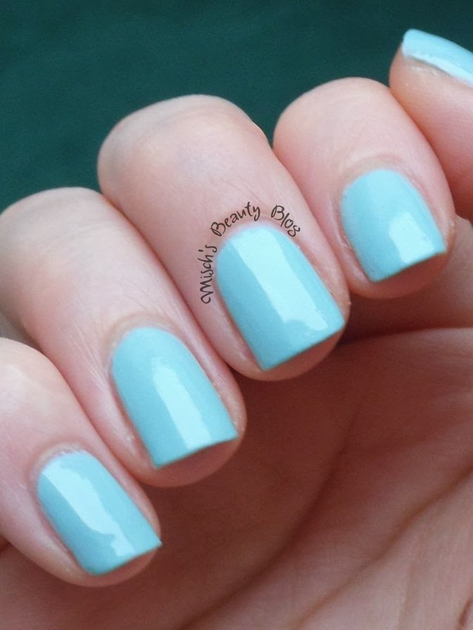 Misch's Beauty Blog NOTD January 6th Essie Mint Candy Apple