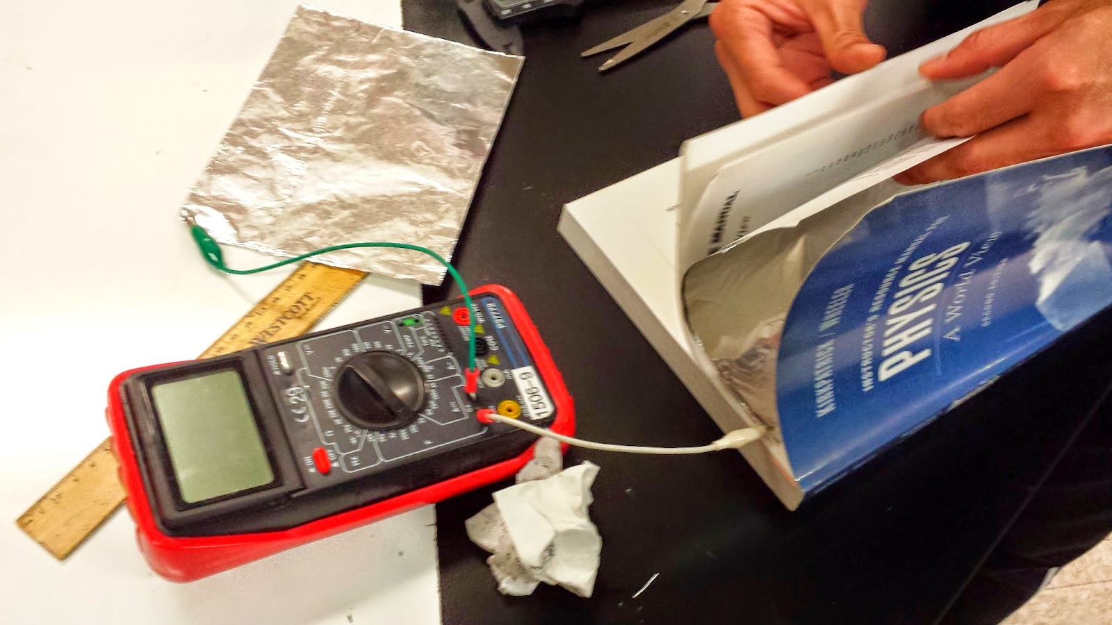 Electronics 10 bchiu 4/21/2014 Experiments Capacitor in Series