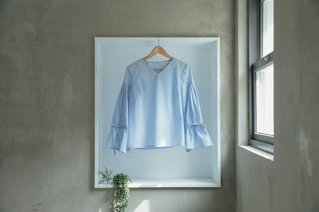 小屋夢鏡v領造型袖上衣-天空藍