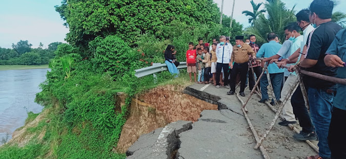 al haris tinjau titik rawan longsor di jalan padang lamo