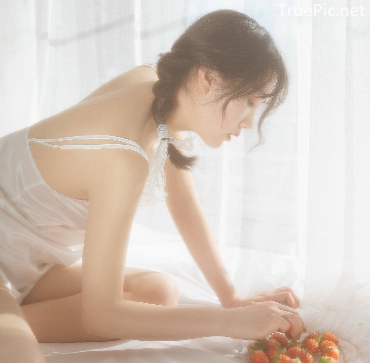 Chinese hot model - The strawberry girl in the dream - Picture 31