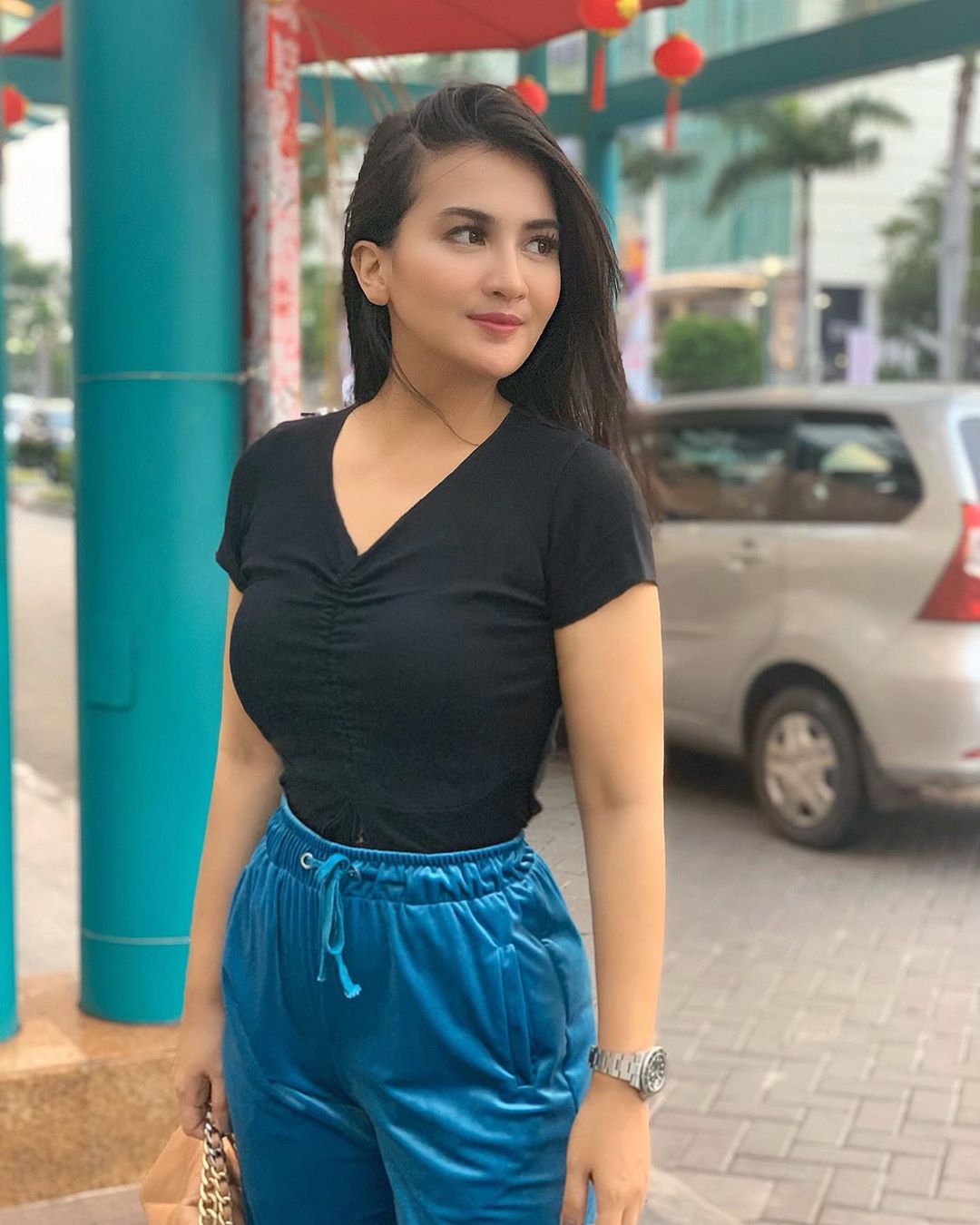 Selebgram diana dee. Diana dee. Tante diana dee. Selebgram diana dee. Dianna dee.