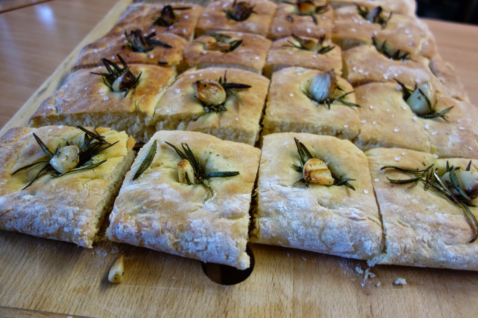 Groni&amp;#39;s Kitchen: Focaccia mit Knoblauch und Rosmarin