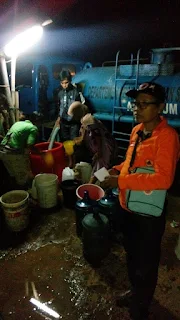 Tengah Malam BNPB Droping Air Bersih Bagi Warga Desa Jeruksari