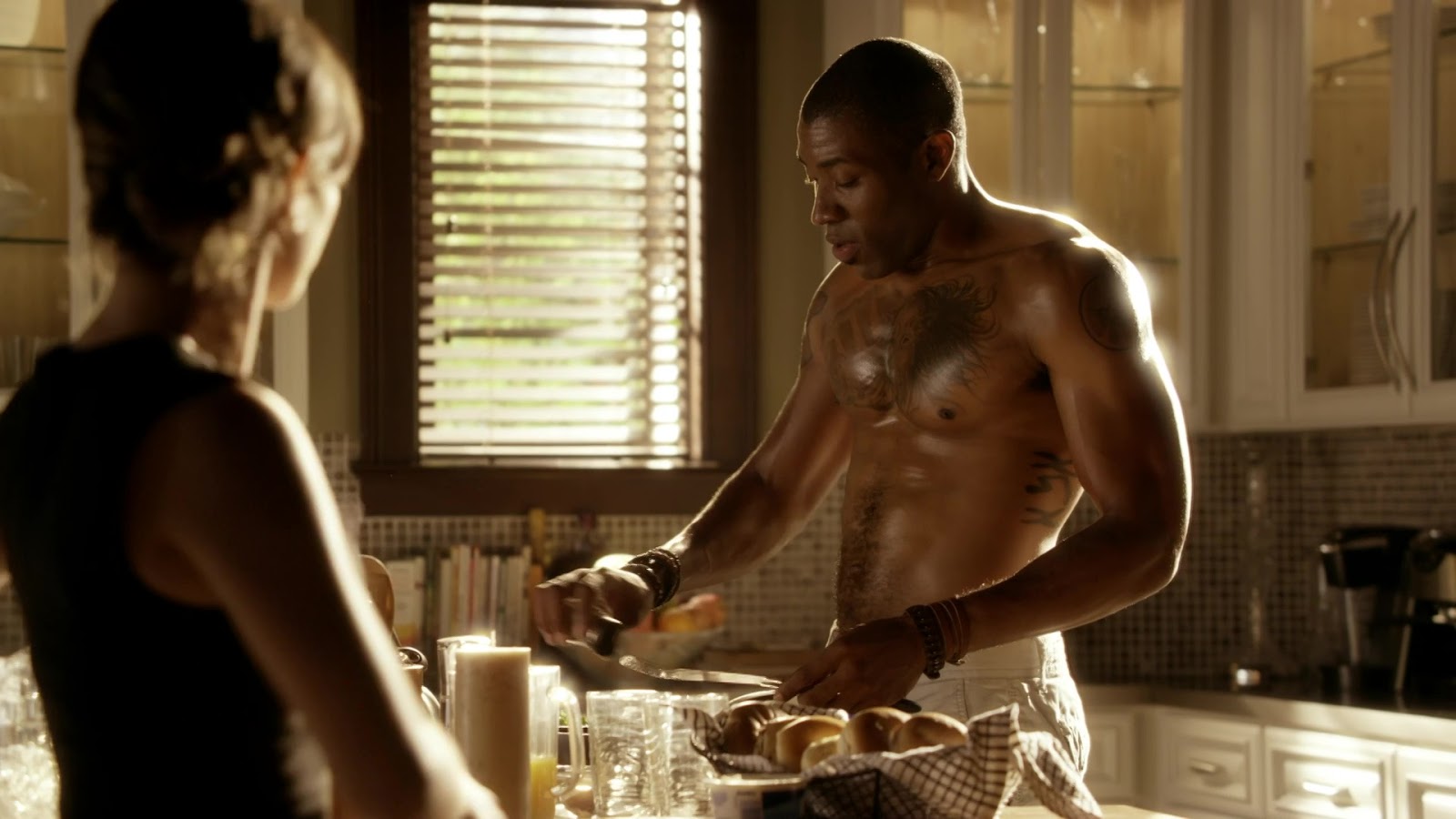 Cress Williams shirtless in Hart Of Dixie 1-04 "In Havoc & In Heat...