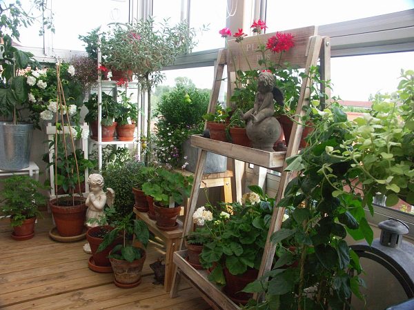 15 Awesome Balcony Garden Ideas - Decor Units