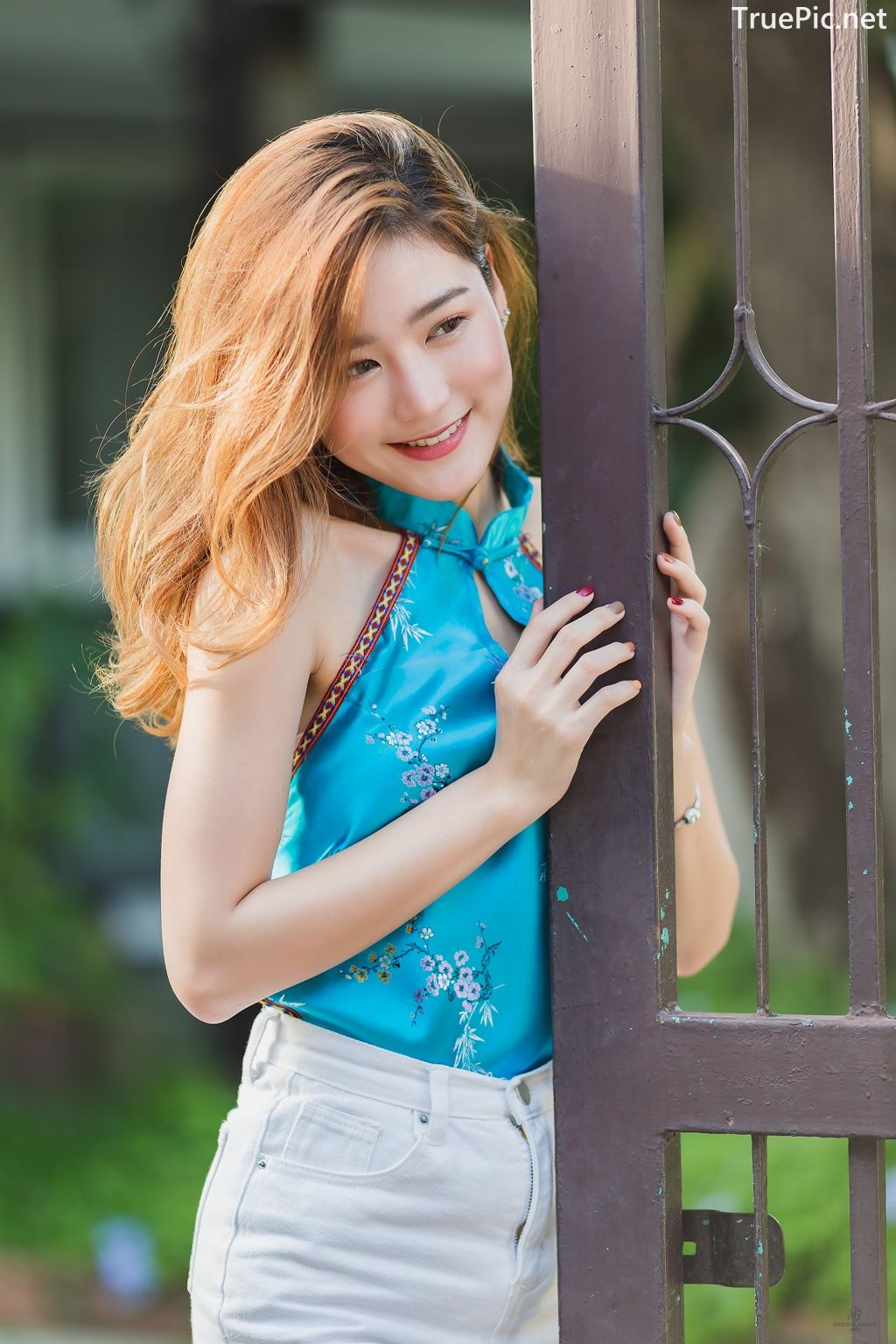 Image-Thailand-Beautiful-Girl-Pattaravadee-Boonmeesup-Blue-Chinese-Traditional-Undershirt-TruePic.net- Picture-34