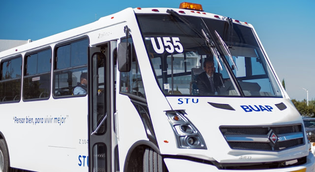 BUAP adquirió 14 nuevas unidades del Transporte Universitario, informa AEO