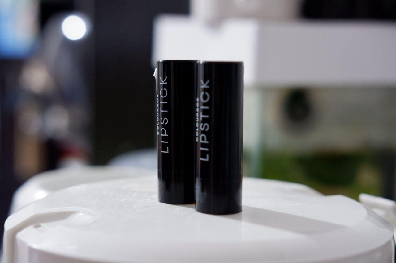 Review Oriflame Colourbox Lipstick shade Caramel Burst & Cinnamon Frost